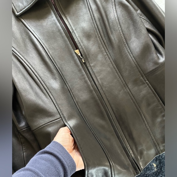 Leather jacket - Picture 6 of 9